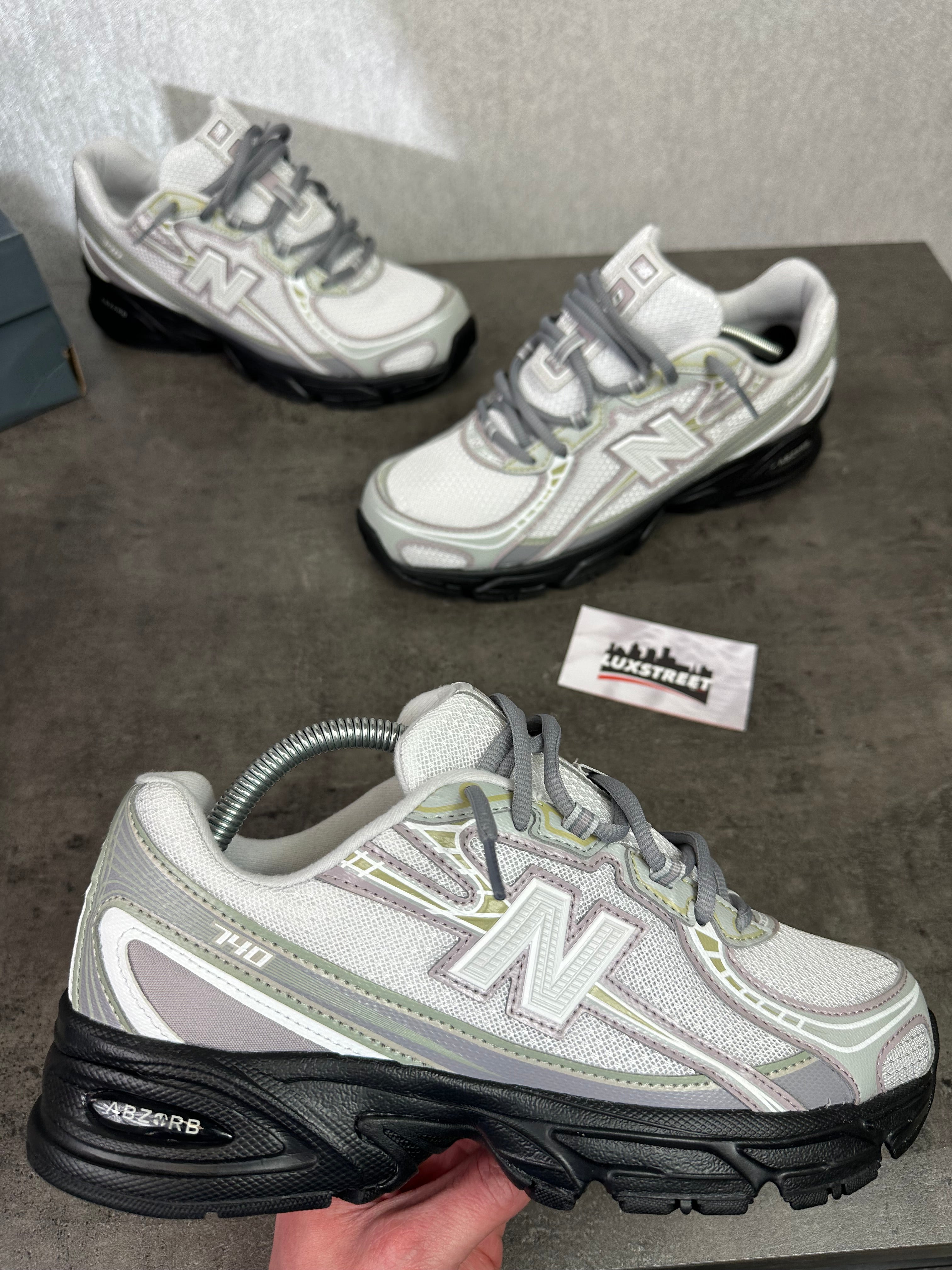 New Balance 740 Trainers ‘Black Sole'