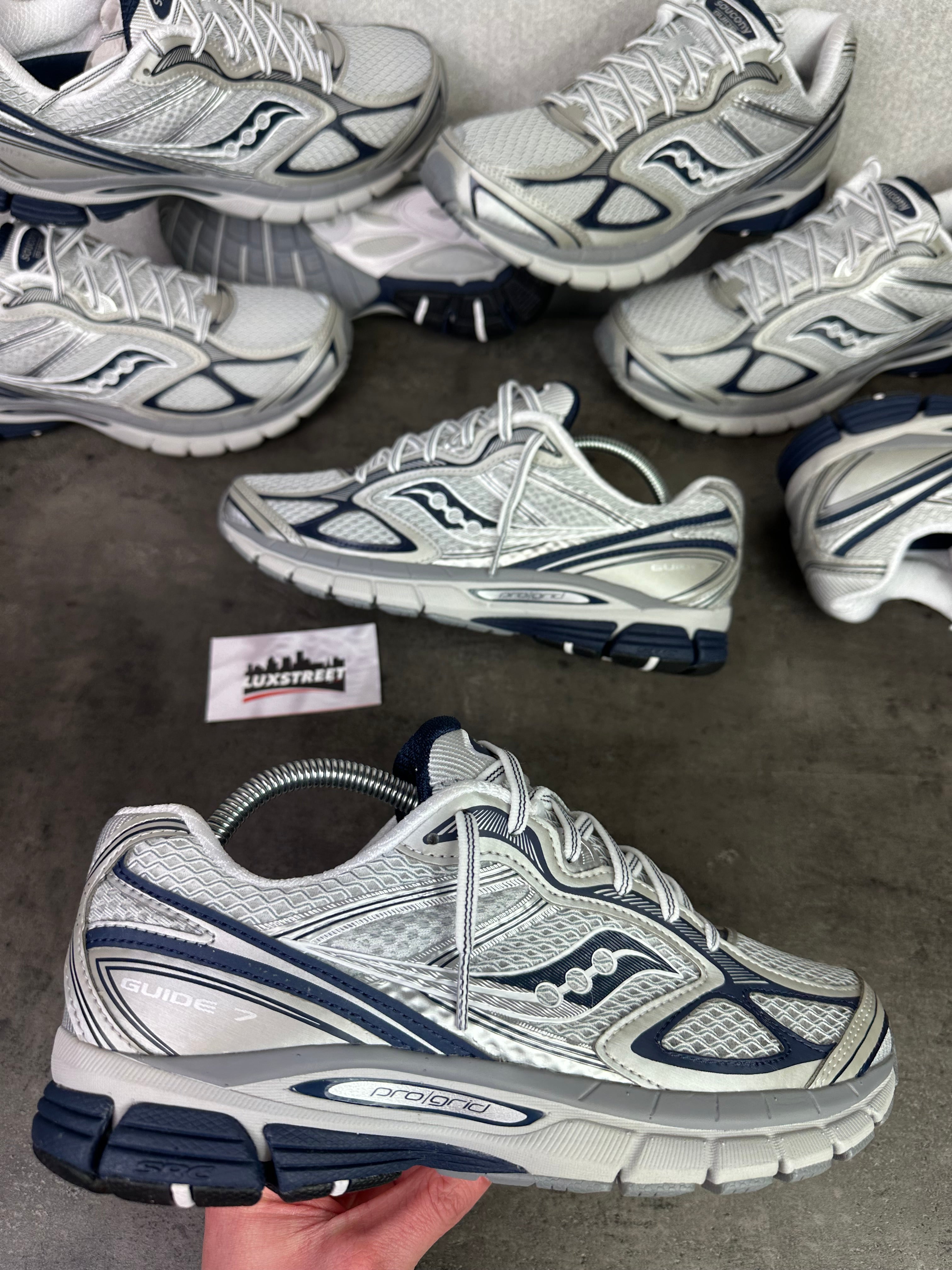 Saucony Pro Guide 7 ‘Oyster Navy’