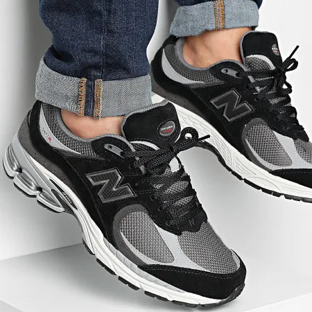 New Balance 2002R Trainers 'Black & Grey'